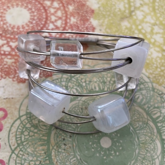 Pier 1 Imports Set of 5 Napkin Rings - Picture 5 of 9